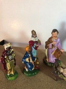 lot 229 image: VINTAGE 8 PIECE NATIVITY SET - MARKED ON BOTTOM HAND PAINTED ITALY