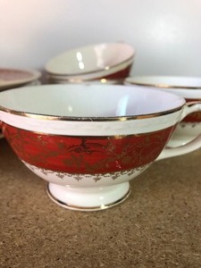 lot 239 image: 22 PIECE 18 CAROT GOLD CHINA SET