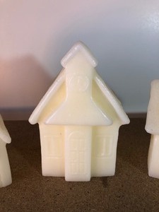 lot 250 image: SET OF 3 LARGE HOUSE FORMED CANDLES