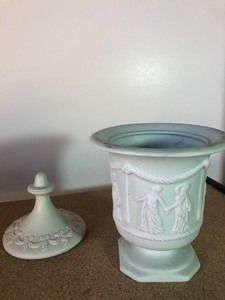 lot 216 image: DECOR