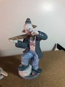 lot 282 image: Paul Sebastian Ballerina & Jesterclown porcelain figurine- Closing Scene & CLOWN WITH FIDDLE