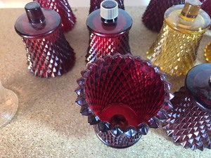 lot 287 image: 18 MIXED COLOR DIAMOND PATTERN GLASS TEALIGHT CANDLE CUPS HOLDERS
