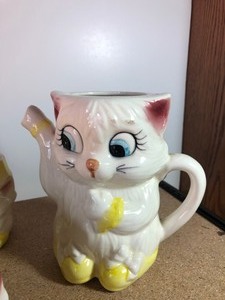 lot 296 image: CAT CUP COLLECTION SET