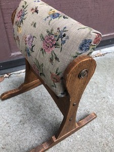 lot 305 image: ANTIQUE FOOT REST