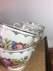 lot 306 image: VINTAGE 35 PIECE CUPS PLATES AND BOWLS SET