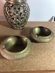 lot 310 image: MIXED LOT BRASS DECOR