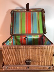 lot 315 image: VINTAGE PICNIC BASKET BOX