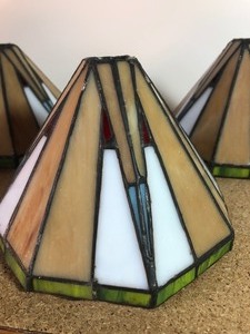 lot 318 image: LOT OF 5 MATCHING TIFFANY STAINED GLASS LAMP SHADES