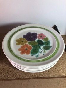 lot 320 image: BEAUTIFUL  FRANCISCAN EARTHENWARE FLORAL PLATTER AND DINNER PLATES