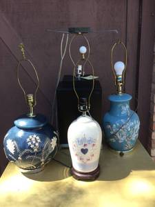 lot 327 image: 4 VARIOUS LAMPS