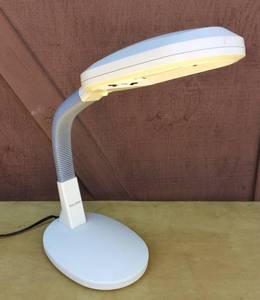 lot 331 image: VINTAGE SOLAREX GOOSENECK ADJUSTABLE DESK LAMP
