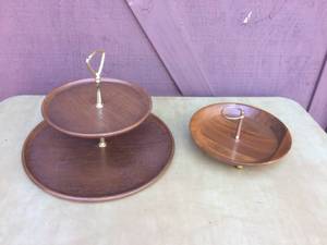 lot 339 image: MID CENTURY RETRO WOOD SERVING DISHES