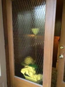 lot 343 image: WOW $$$$ MID CENTURY MODERN AMBER YELLOW DIAMOND PATTERNED & TEXTURED VERY THICK GLASS DOOR PANEL - YOU REMOVE - JOANNA AND CHIP GAINES WOULD BE SO PROUD OF YOU GLASS ONLY 59X25