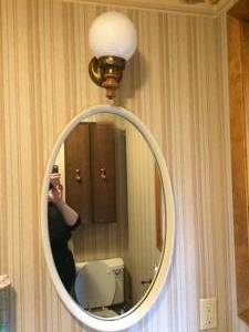 lot 346 image: OVAL MIRROR WITH WHITE WOOD FRAME