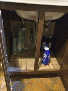 lot 347 image: VINTAGE SINK - GREAT FOR CABIN - YOU REMOVE