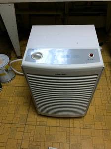 lot 349 image: HAIER AUTOMATIC DEHUMIDIFIER 25 PINT - EXCELLENT WORKING CONDITION