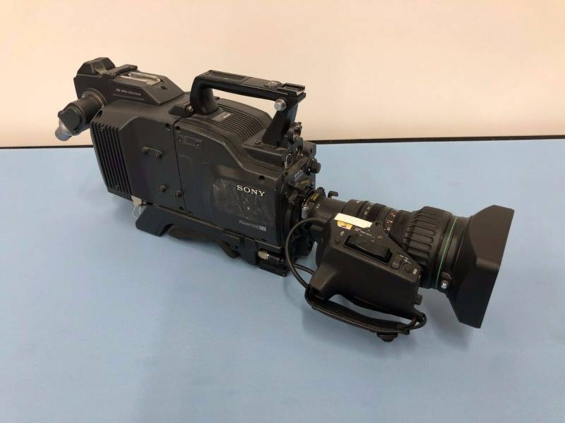 lot 10 image: Sony DXC Triax Widescreen Digital Video Camera System w Canon Lens