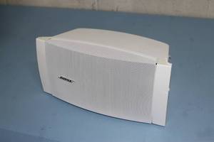 lot 22 image: Bose Professional Free Space FreeSpace DS 40SE Full Range Surface Mount Audio Speaker