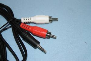 lot 51 image: Lot of 100 New Stereo Y Adapter Mini 3.5mm to RCA Stereo Audio Cables