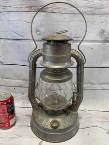 lot 4 image: Antique Dietz No. 2 Oil Lantern D-lite USA Made