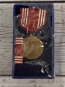 lot 5 image: WW2 Medal for Good Conduct Efficiency Honor Fidelity (in original box)