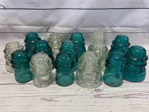 lot 14 image: Lot of 14 Hemingway No. 16 & 42 Glass Insulators