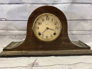 lot 17 image: Antique Ingraham Gonging Mantle Clock