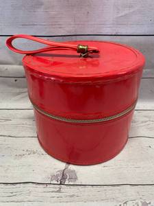 lot 18 image: 1960s Record (45rmp) Holder