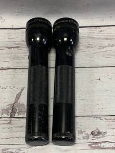 lot 21 image: 2 Maglites Flashlights 9 34 Long