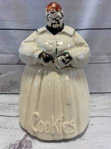 lot 46 image: Vintage 1940s Original McCoy Mammy Cookie Jar