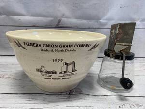 lot 47 image: Androck Nut Grinder & Binford Union Grain Bowl