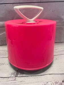 lot 55 image: Vintage Pink Disk Go Record Holder (45rpm)