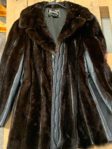 lot 68 image: Vintage Fur & Leather Coat (from Mandels Fargo)