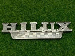 lot 71 image: Toyota Hilux 7 Emblem