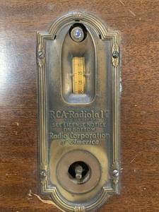 lot 147 image: Antique RCA Radiola 17 Tube Radio