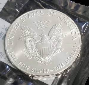 lot 45 image: 2017 AMERICAN SILVER EAGLE 1 TROY OZ. .999 FINE SILVER DOLLAR