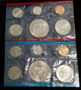 lot 27-A image: 1977 UNCIRCULATED US MINT SET P & D WITH EISENHOWER DOLLARS