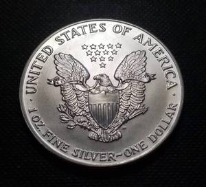 lot 06-A image: 1990 AMERICAN SILVER EAGLE 1 TROY OZ. .999 FINE SILVER DOLLAR