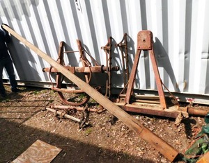 lot 15 image: Antique Horse Drawn Wagon Undercarriage and Steel Axle Assembly