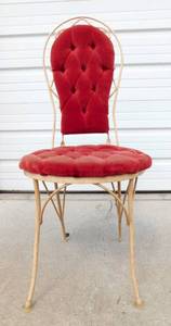 lot 48 image: Vintage Vanity Table Chair