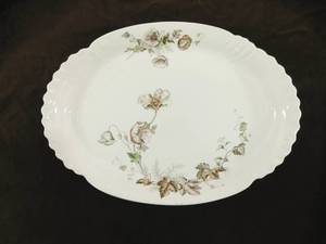 lot 194 image: Vintage John Edwards England Windflower Platter