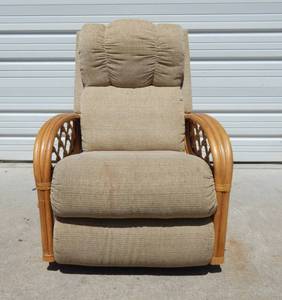 lot 244 image: Lazy Boy Spinning Recliner
