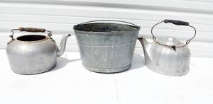 lot 114 image: Vintage Metal Bucket and Antique Kettle Set