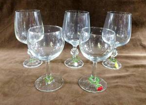 lot 204 image: Lot of Vintage Wine Glasses