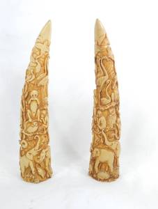 lot 21 image: Pair of Vintage Ornate Italian Artmark Resin Tusks