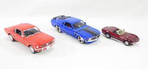 lot 57 image: Lot of 3 Vintage Die Cast Classic Cars