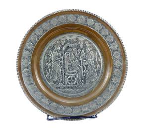 lot 63 image: Vintage King and Servants Metal Collector Plate
