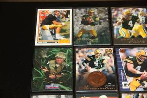 Brett Favre Football Card Lot  25 Different Cards with Rookie