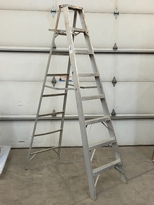 lot 26 image: 8ft Aluminum Step Ladder