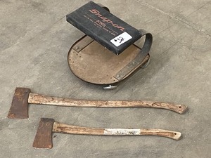 lot 32 image: Snap-On Mechanics Stool & (2) Wood-Handled Axes